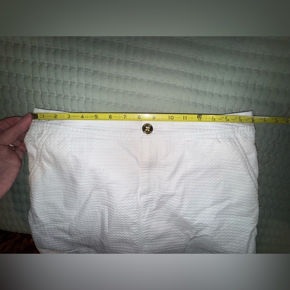 Lilly Pulitzer white scalloped hem textured skort. Size 4. VGUC - Picture 7 of 9